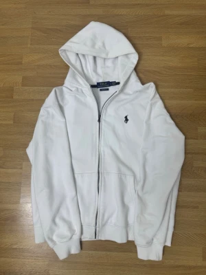 Polo Ralph Lauren - Det står L men passar som S. 