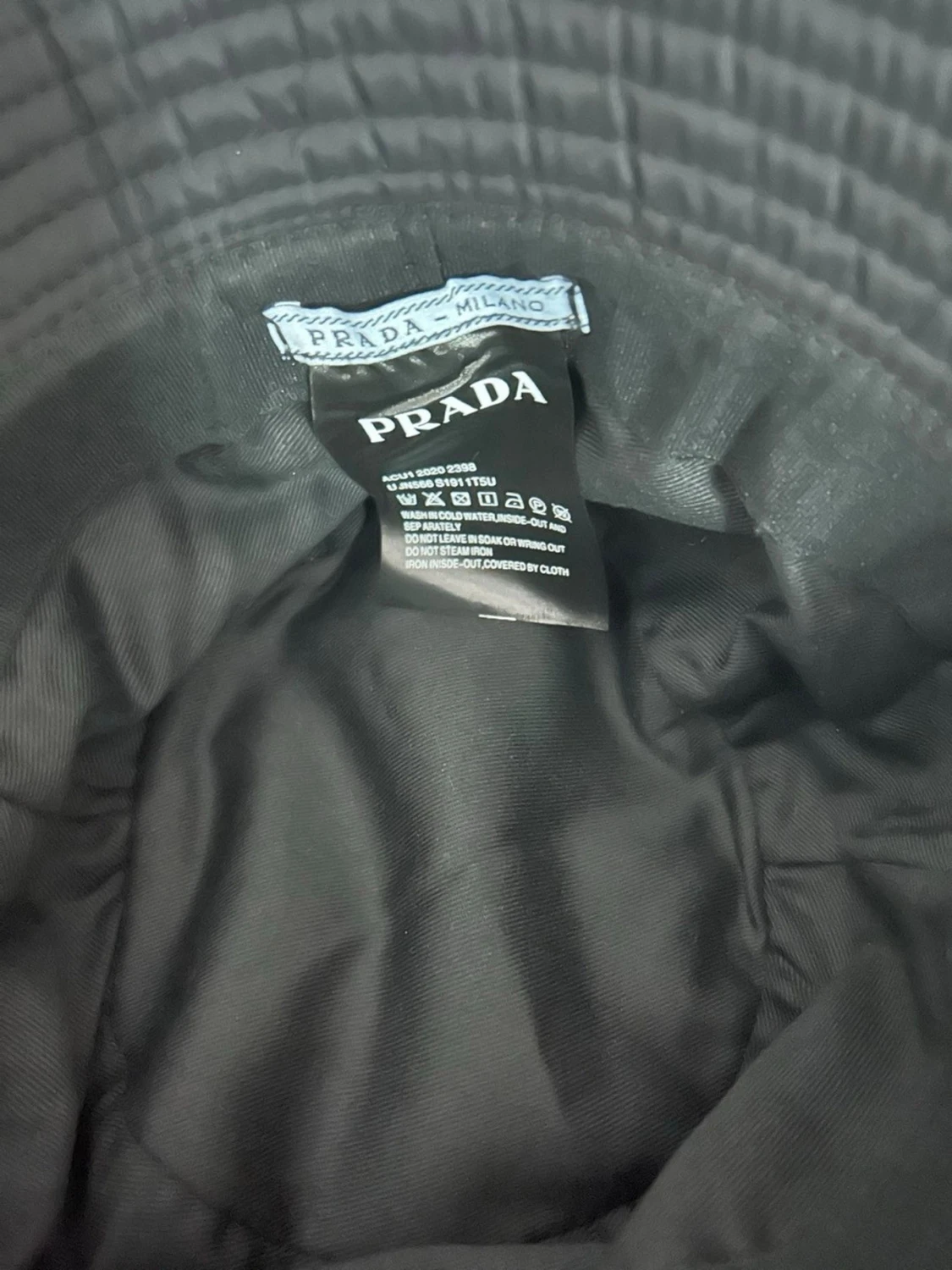 Svart bucket hat från Prada - 1