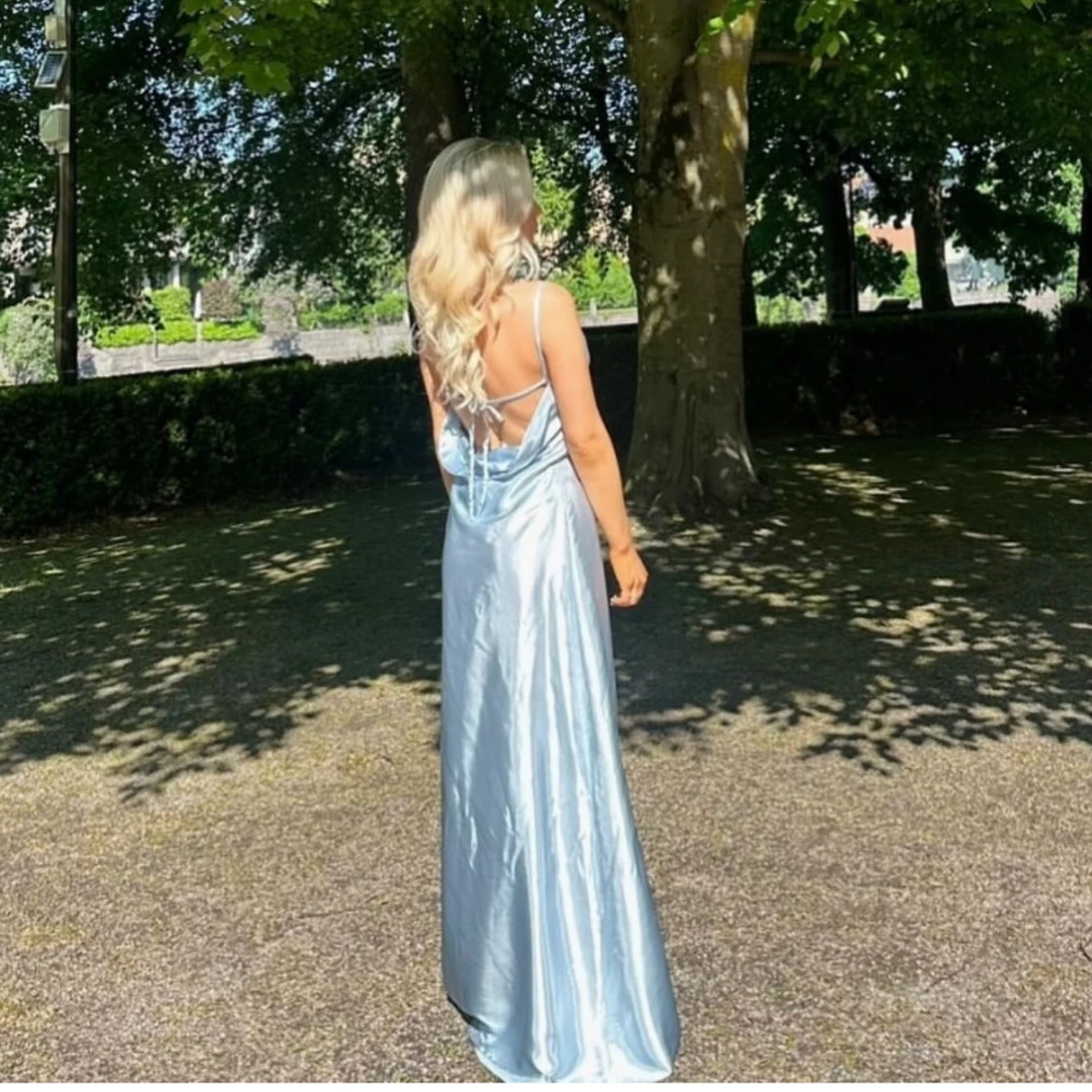 LJUSBLÅ BALKLÄNNING - 1