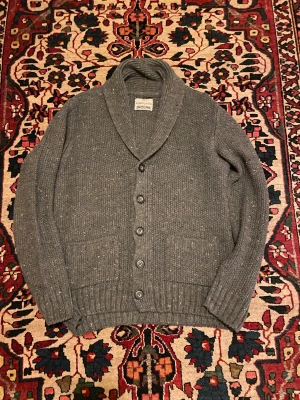  Grå Kofta - Tja, säljer nu en grå kofta för endast 299. Pris är ej hugget i sten och skriv i dm vid frågor eller funderingar! 🙌