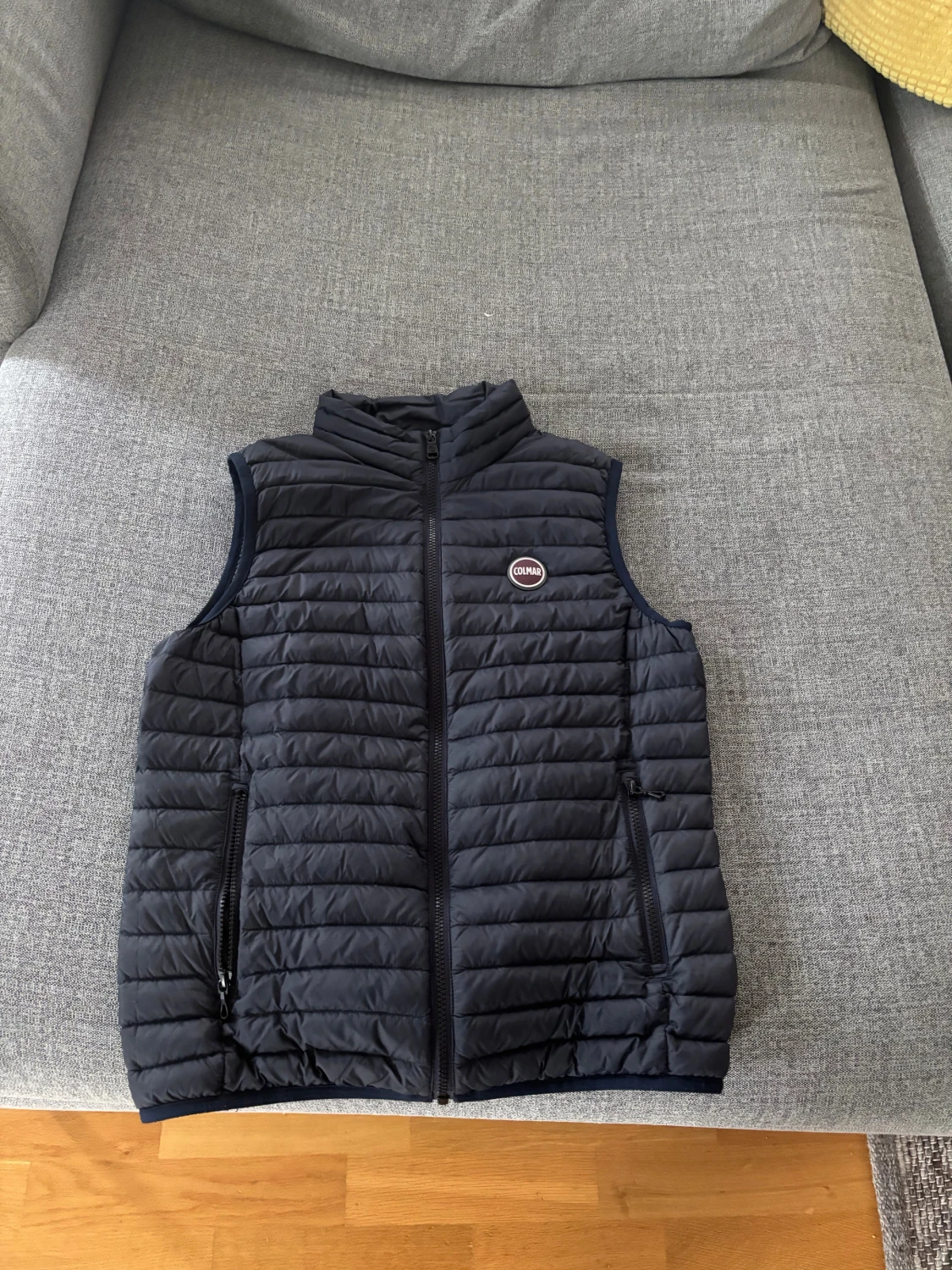Mörkblå dunväst från Colmar, 16Y