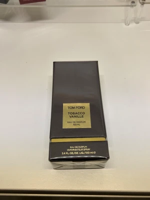 Tom Ford Tobacco Vanille  - Säljer en oöppnad Tobacco Vanille från Tom Ford 100 ml för halva priset. (Ord 3900 kr) Fast pris! Fraktar samma dag 🎁