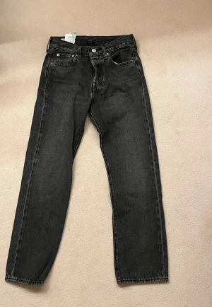 501 Levi’s svarta - Svarta 501or i prima skick. W27 L28. Hör av dig för frågor