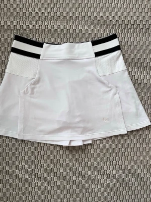 Wilson padelkjol tenniskjol toppskick junior strl 168 - Wilson padelkjol tenniskjol junior strl 168 toppskick