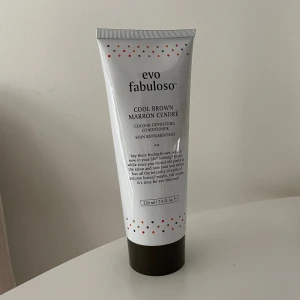 Evo Fabuloso Cool Brown Conditioner - Färginpackning i Cool Brown från Evo Fabuloso. Endast testad så förpackingen är nära på full. Nypris ca 290kr