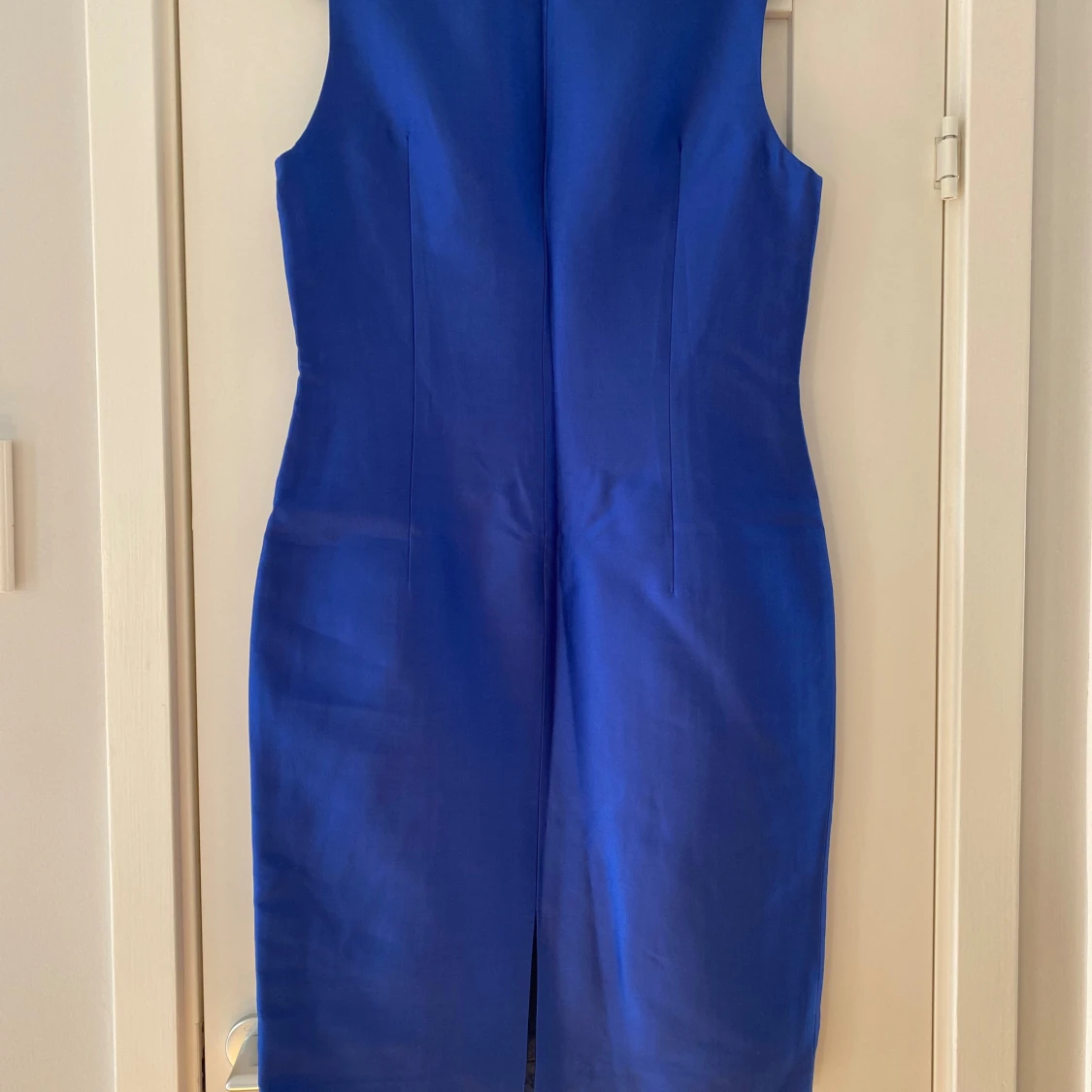 Kornblå ärmlös klänning från Hobbs - 2