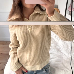 Stickad tröja  - Snygg stickad tröja i 80% lammull 