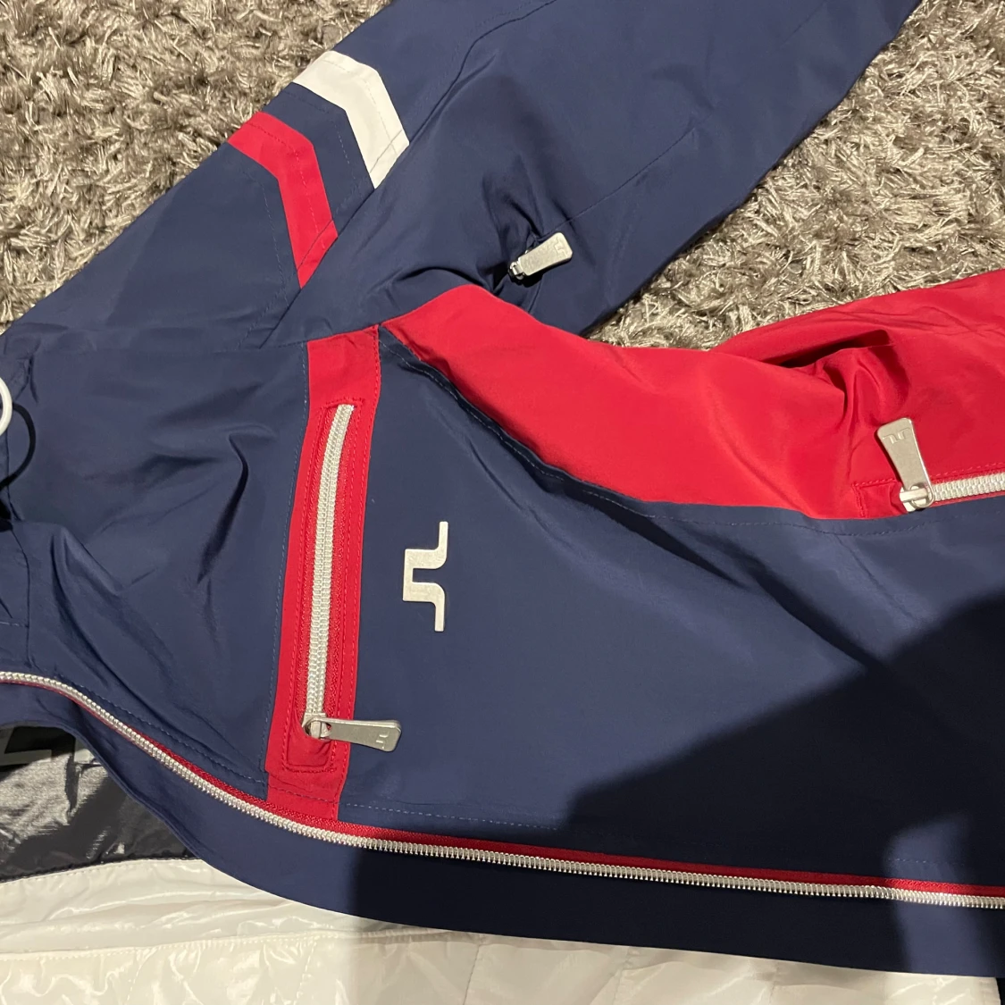 J.Lindeberg blå skidjacka med röda detaljer - 4