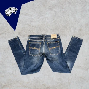 NUDIE JEANS - Nudie Jeans Slimfit | Skick: 9/10 | Strl: Passar 29/30 (Står 32/30) | Modellen är 180 cm | Hör av dig vid intresse eller om du undrar någonting! 