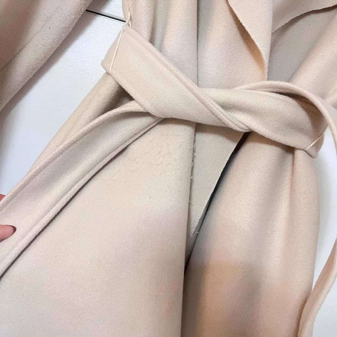 Creme färgad kappa med bälte  - 2