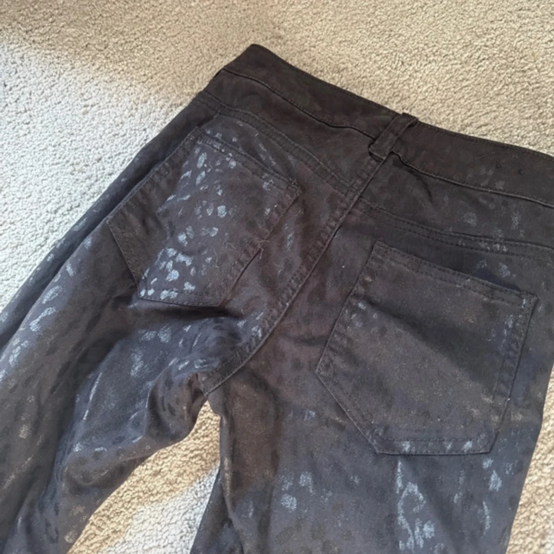 Svarta skinny jeans med leopardmönster - 4