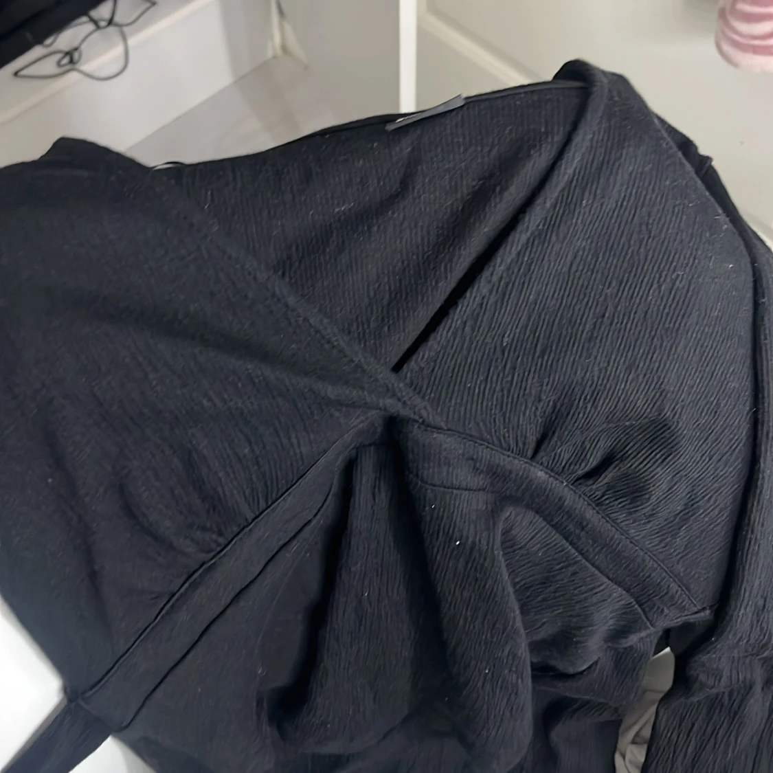 Svart omlottopp med knytband - 3