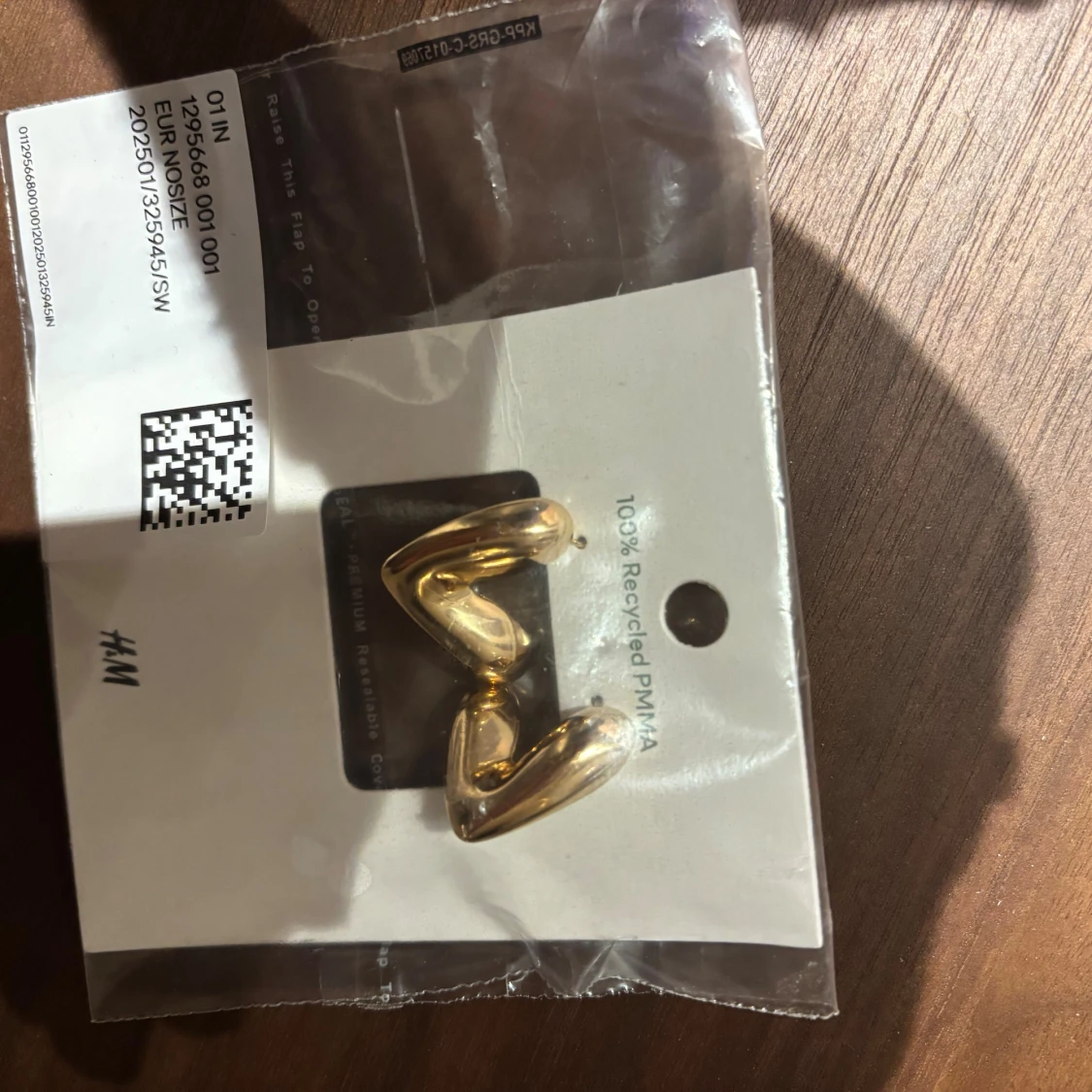 Guldiga hjärtformade örhängen H&M - 4