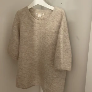 Beige stickad tröja - Pris kan diskuteras 💓💓