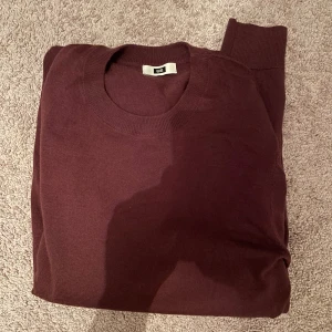 Merinoull tröja - Säljer denna sjukt snygga merinoull tröjan! Perfekt för hösten! Storlek s, från we fashion från zalando!! Ny pris 859kr! Skicket är som nytt, aldrig använd!