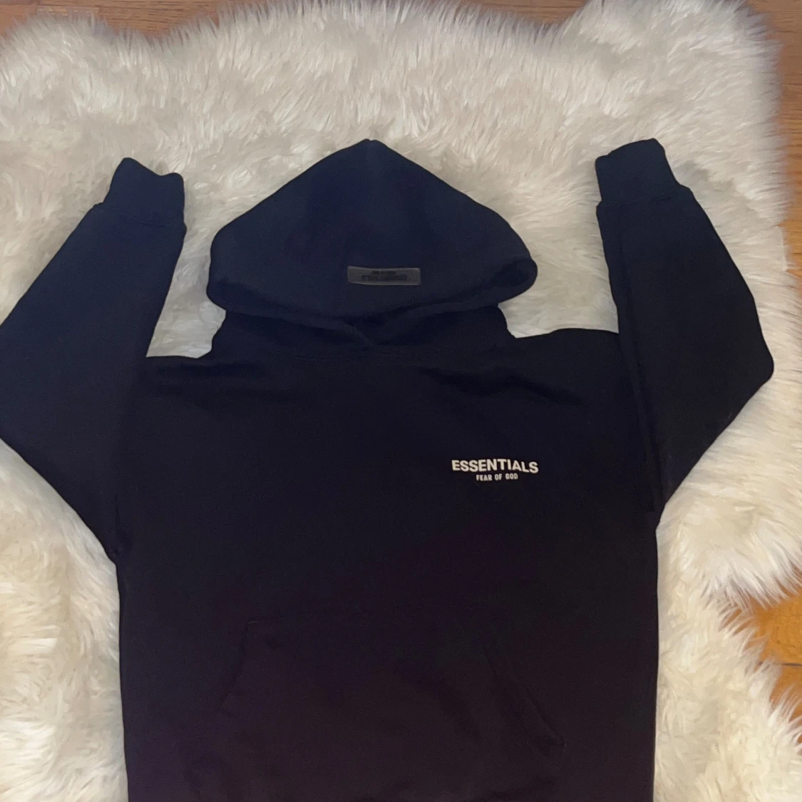 Svart Essentials Fear of God hoodie