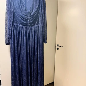 Lång klänning  - Lång klänning 