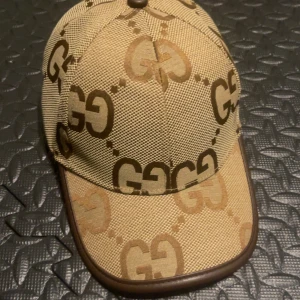 Gucci keps - Som ny storlek ca m, inga konstigheter inga hål eller fläckar 