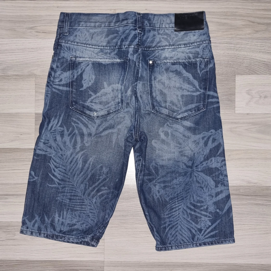 Blå denimshorts med bladmönster H&M - 1
