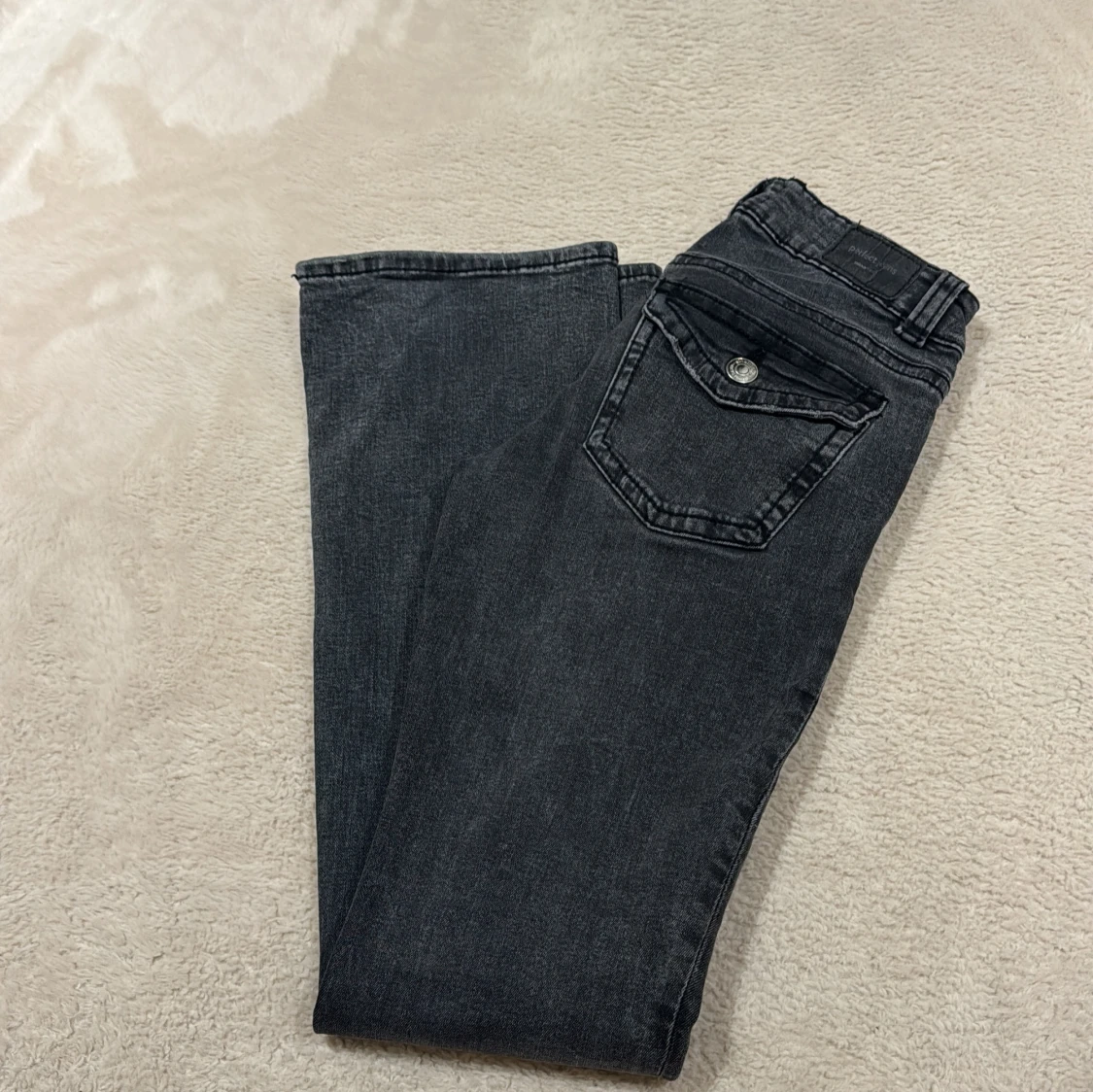 Grå bootcut jeans från Gina Tricot  - 2