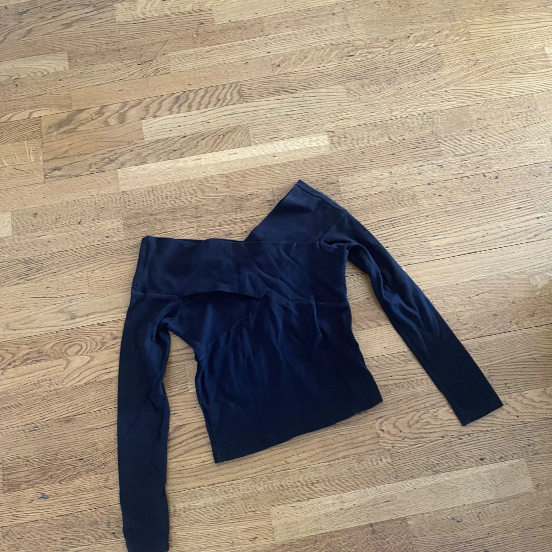 Svart offshoulder topp från Bik Bok