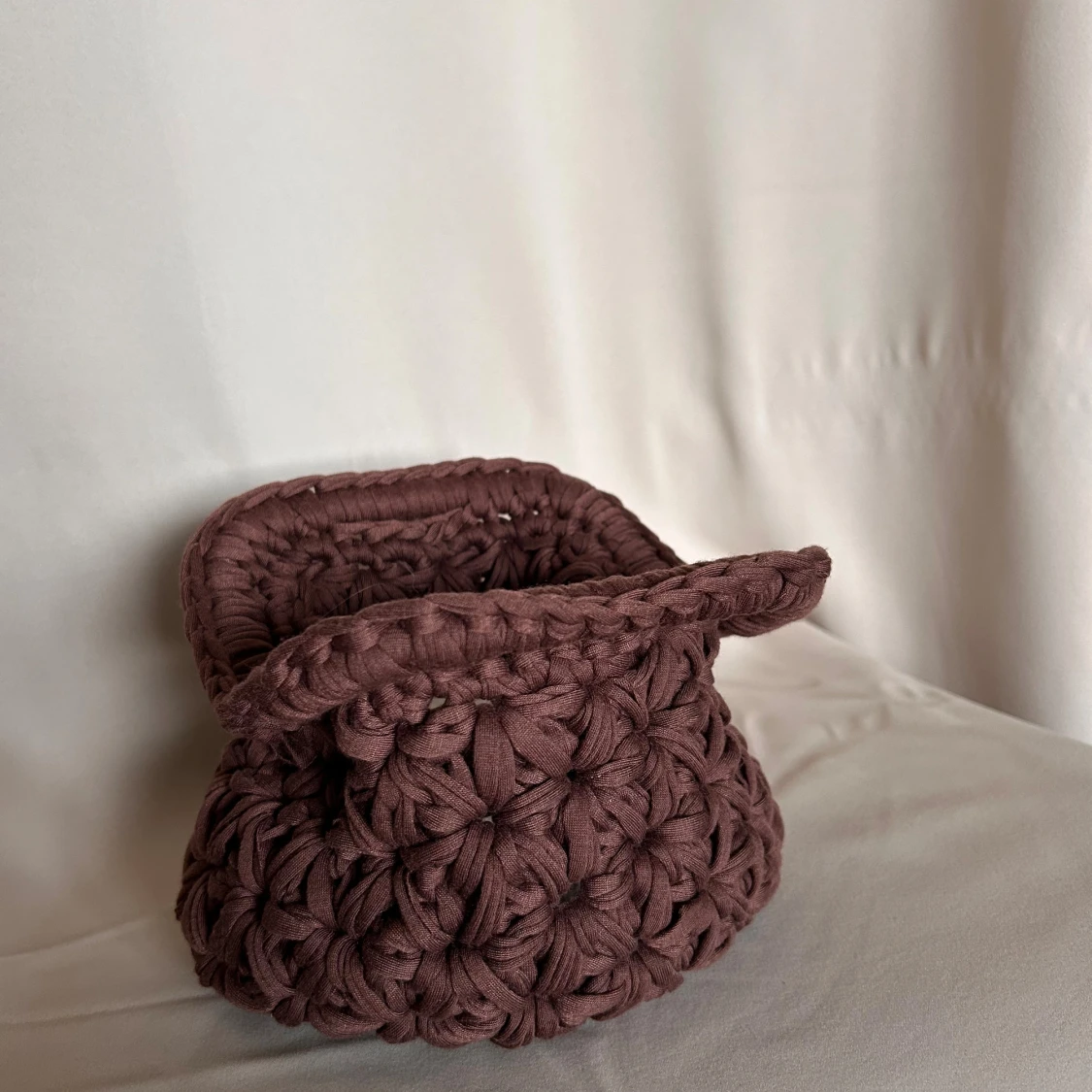 Handgjord brun virkad  handväska - 3