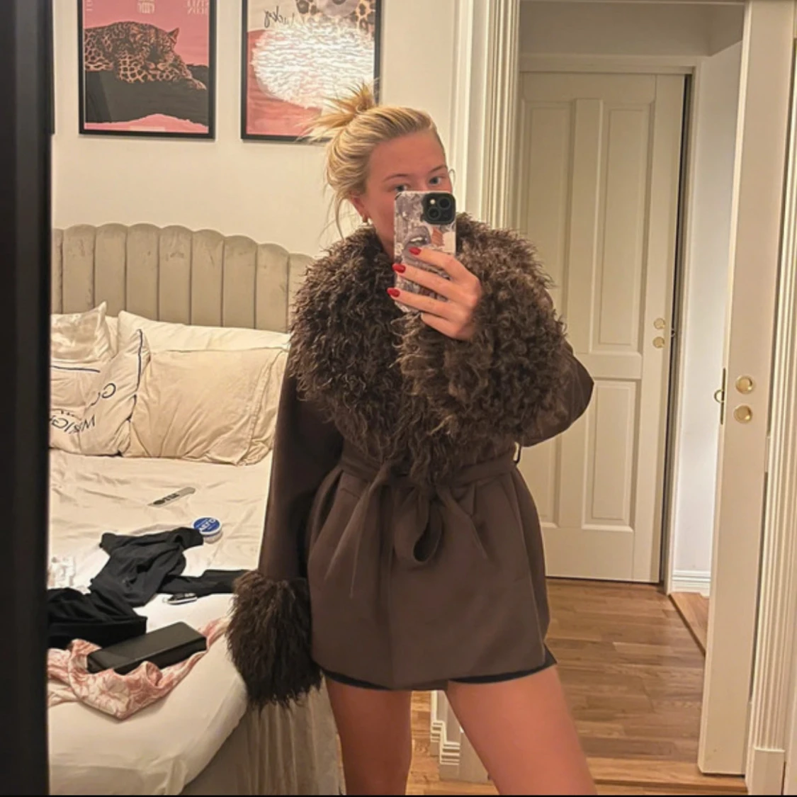 Brun pälsjacka från NA-KD med bälte - 1