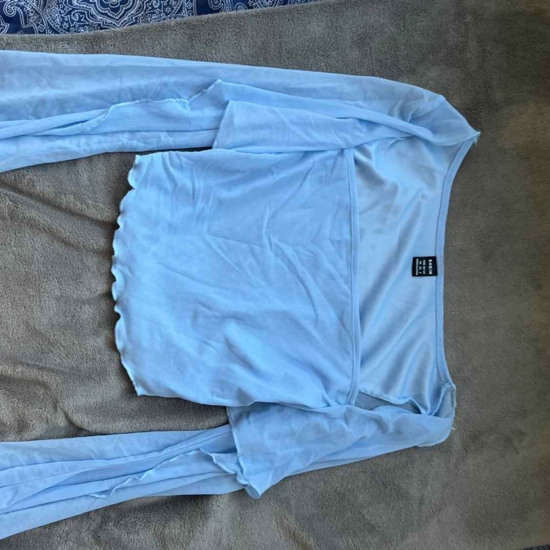 Ljusblå mesh offshoulder topp SHEIN