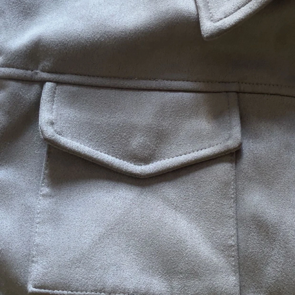 Beige mocka overshirt med dragkedja - 1