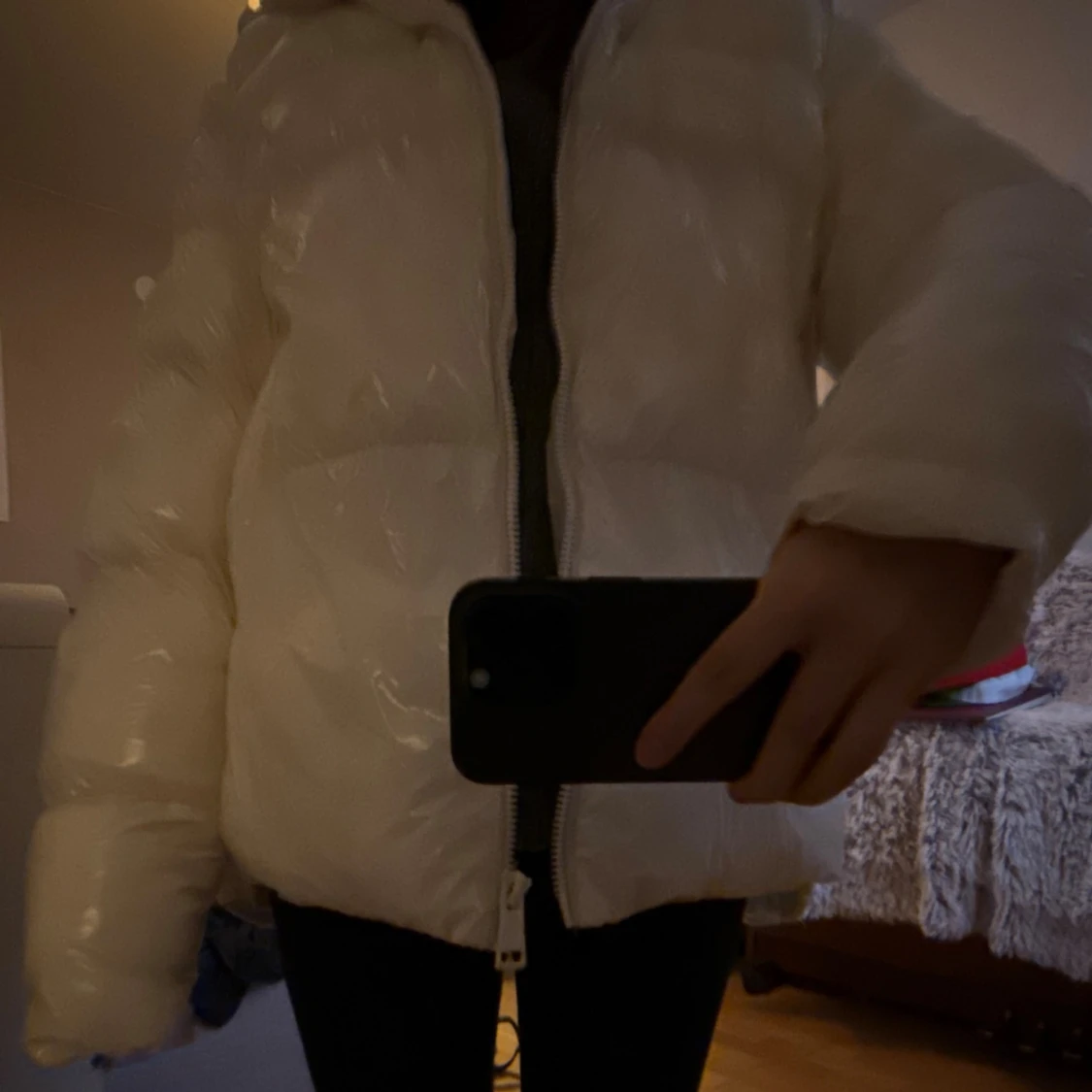 Vit pufferjacka med huva