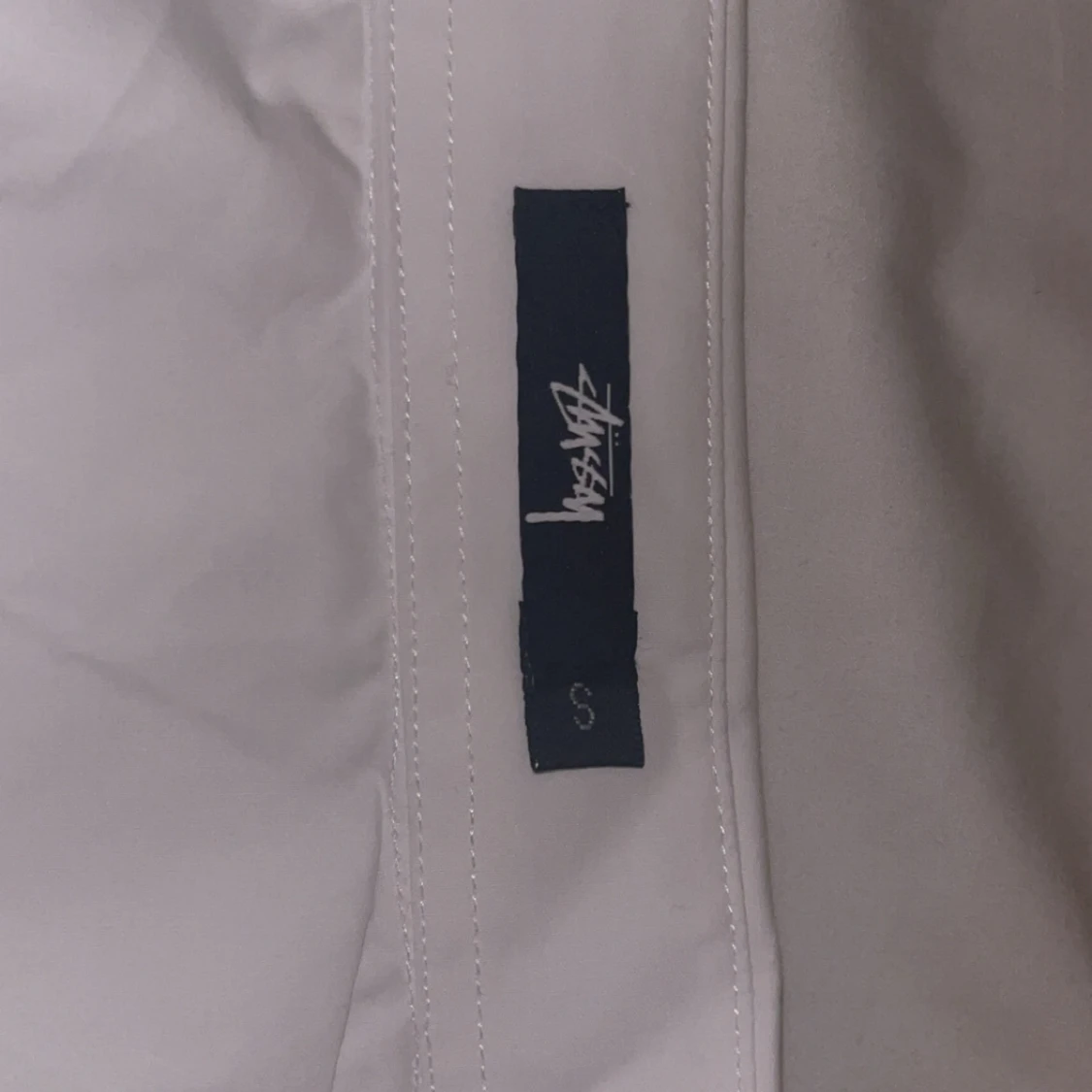 Vit skjorta från Stüssy  - 2