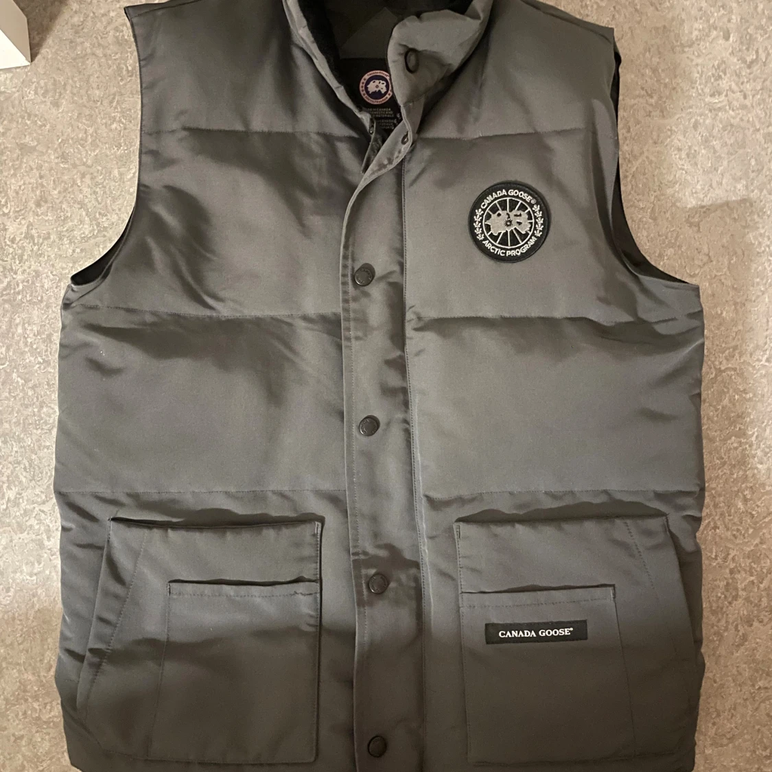 Svart dunväst från Canada Goose