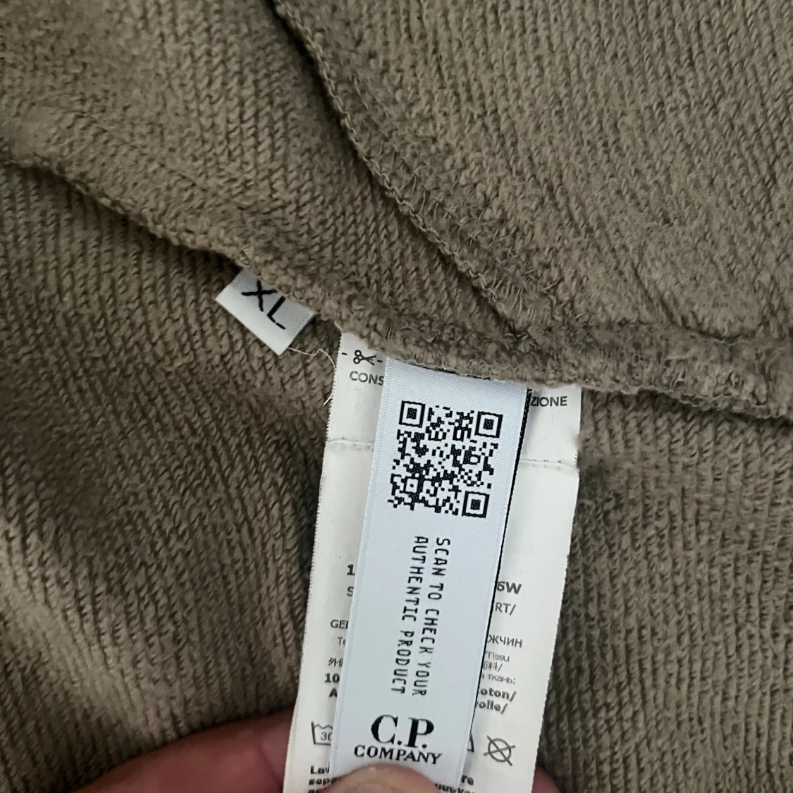 Beige hoodiejacka med goggles från C.P. Company - 3