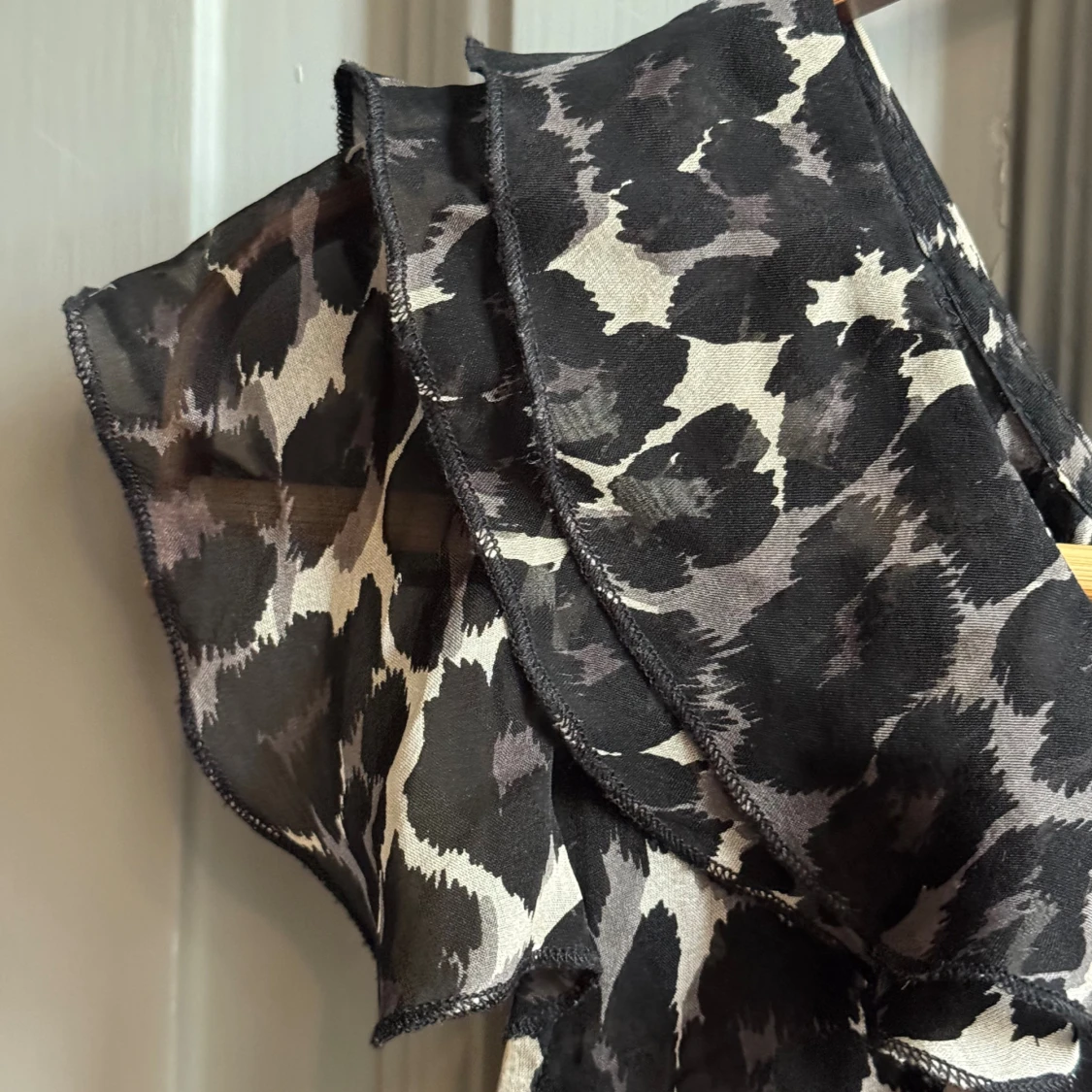 Leopardmönstrad sidenblus från Valerie - 4