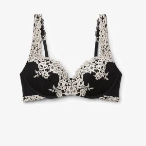 Intimissimi bh - Svart Intimissimi bh i model goia med spetskant, mycket bra skick utan defekter!💕💕💕599kr orginalpris!