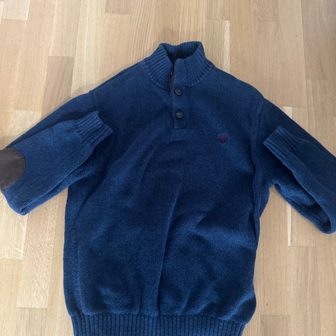 Mörkblå stickad tröja från Chaps