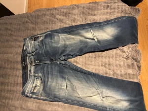 Replay jeans - Hål på knäna