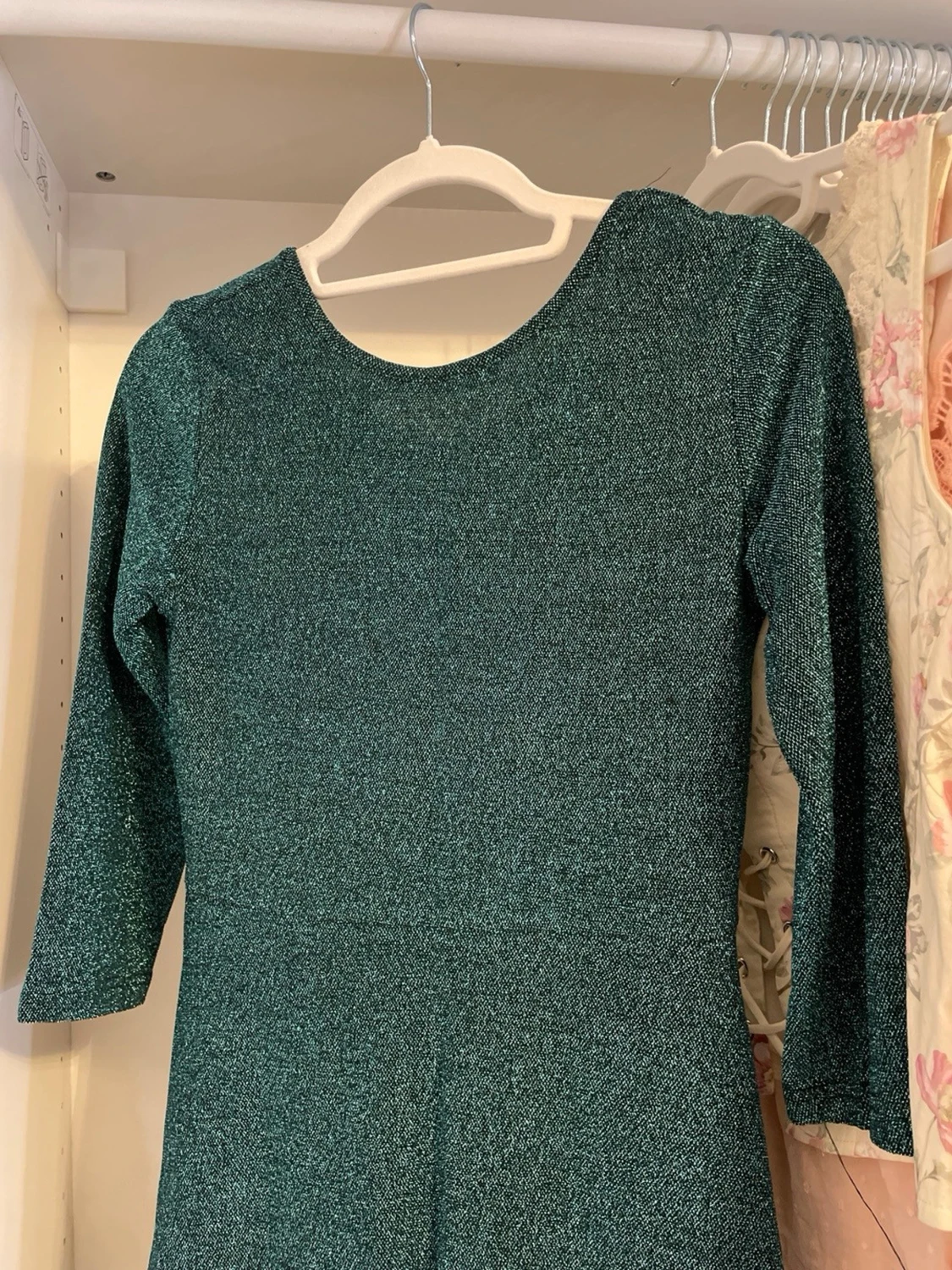 Glittrig klänning  - 3