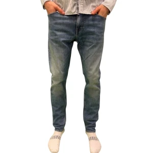 Tiger Of Sweden Jeans - Hej! Säljer dessa väldigt populära och snygga Tiger of Sweden Jeans | Storlek: W31/L32 | Skicket är mycket bra, inga tecken på användning | Modellen är 185 och väger 65kg | Pris kan diskuteras! | Hör av dig vid intresse eller minsta fundering!