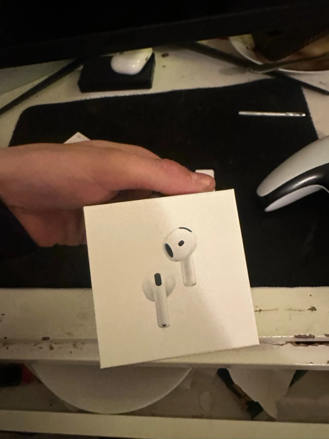 AirPods Pro 4 - 2