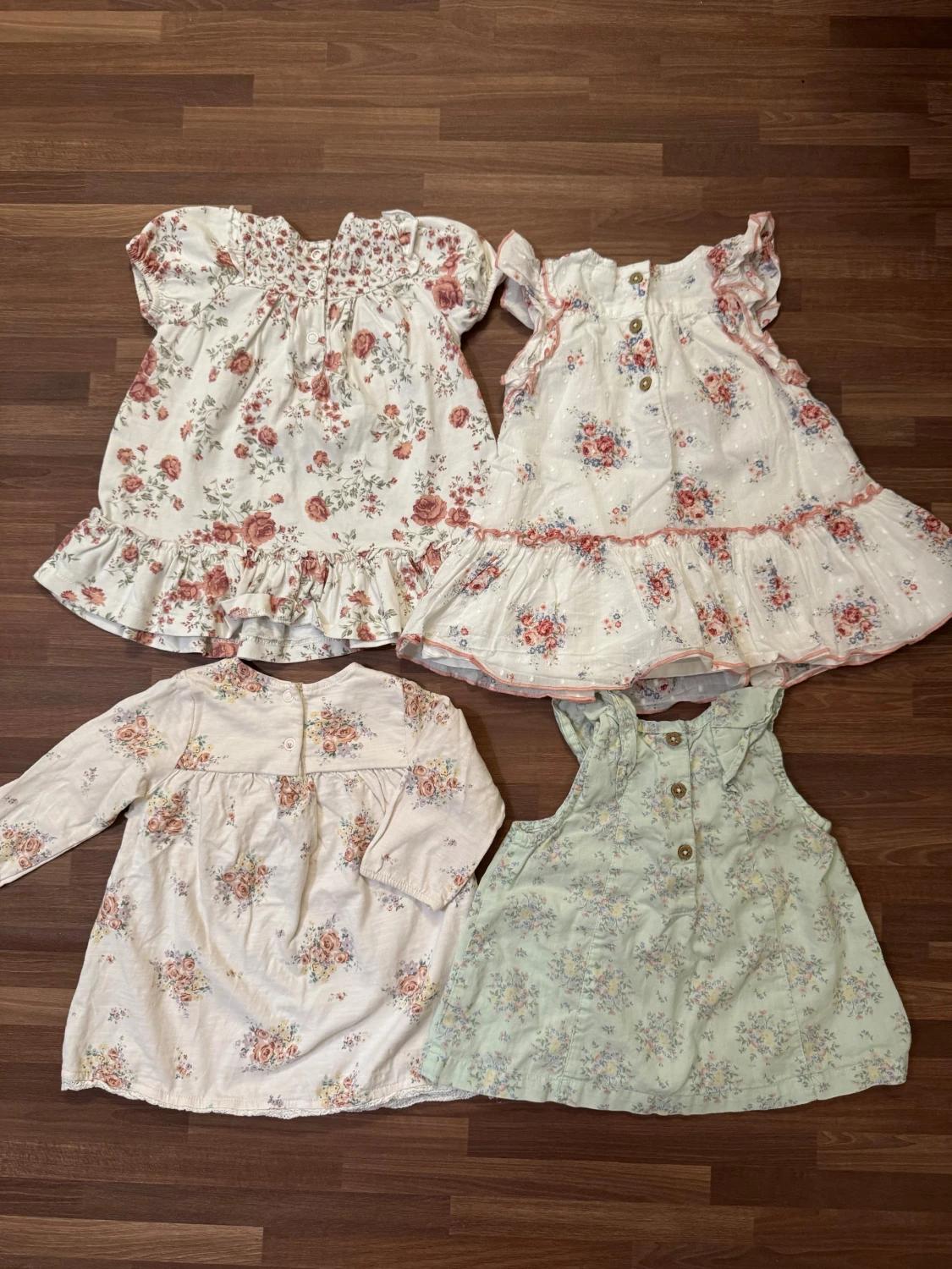 Set med fyra klänningar, 62 - 3