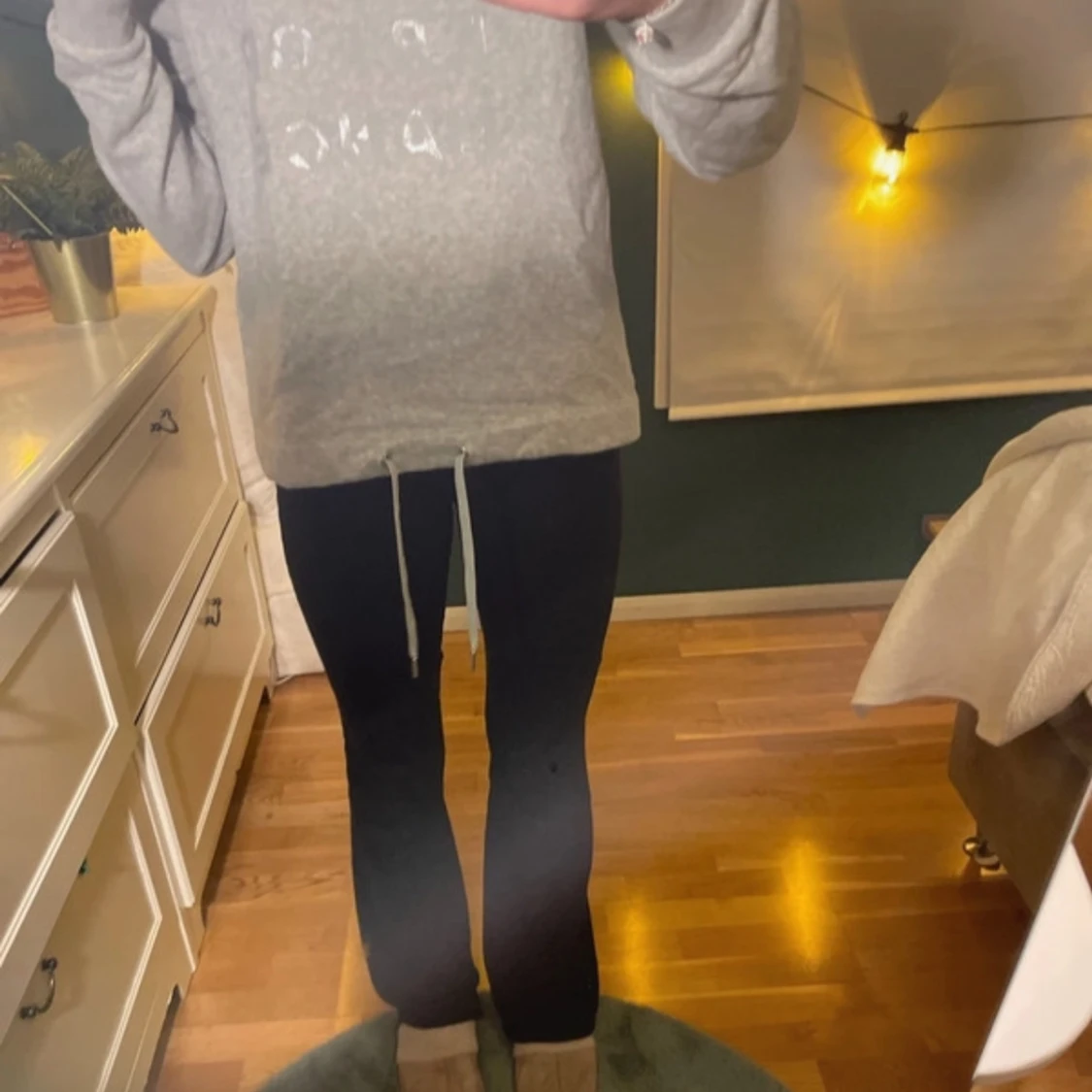 Grå sweatshirt  - 2
