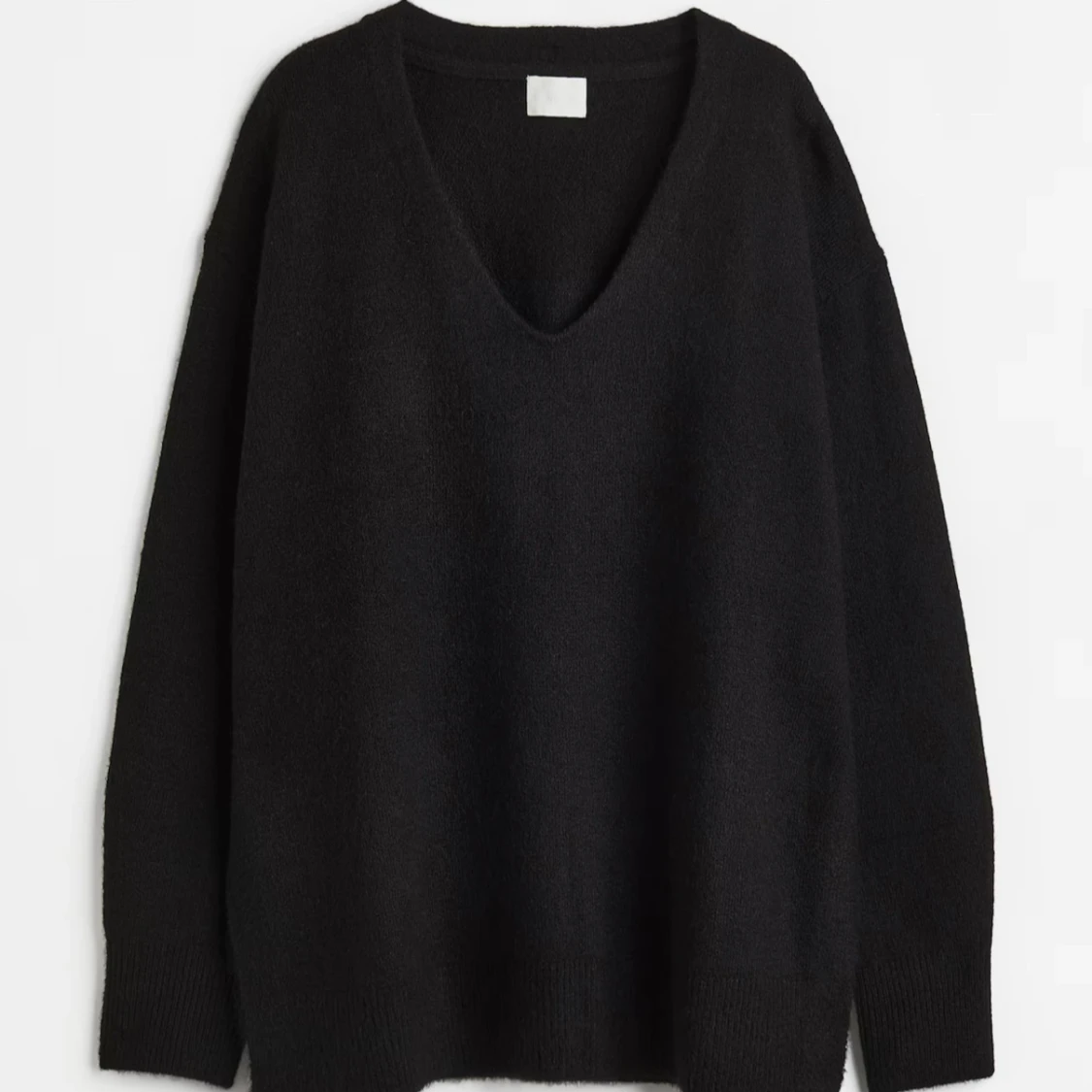 Svart stickad v-ringad tröja