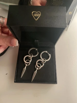 Maria Nilsdotter örhängen  - Ett för 1400, båda för 2700kr🩷🩷 nypris: 5590kr🩷