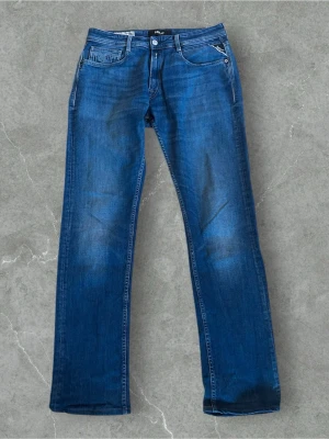 Replay ROCCO jeans - 📍Storlek:W33:L34  💪🏽Skick:Ny utan prislapp   📦Skickar alltid inom 24h  💸Köp fler plagg för att få billigare pris  ✅Äkthetsgaranti