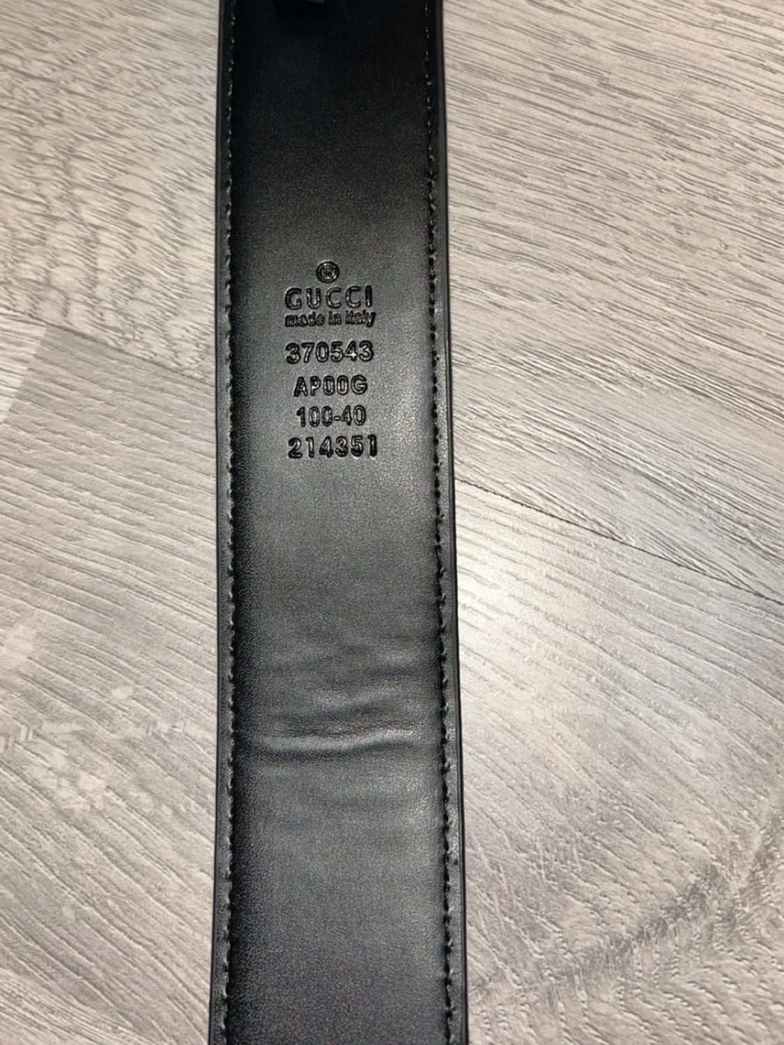 Svart bälte med 2 st g i framsidan  - 5