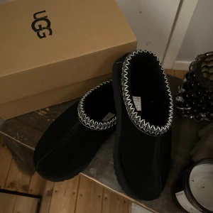 Ugg tasman svarta  - Super snygga Uggs i modellen tasman 