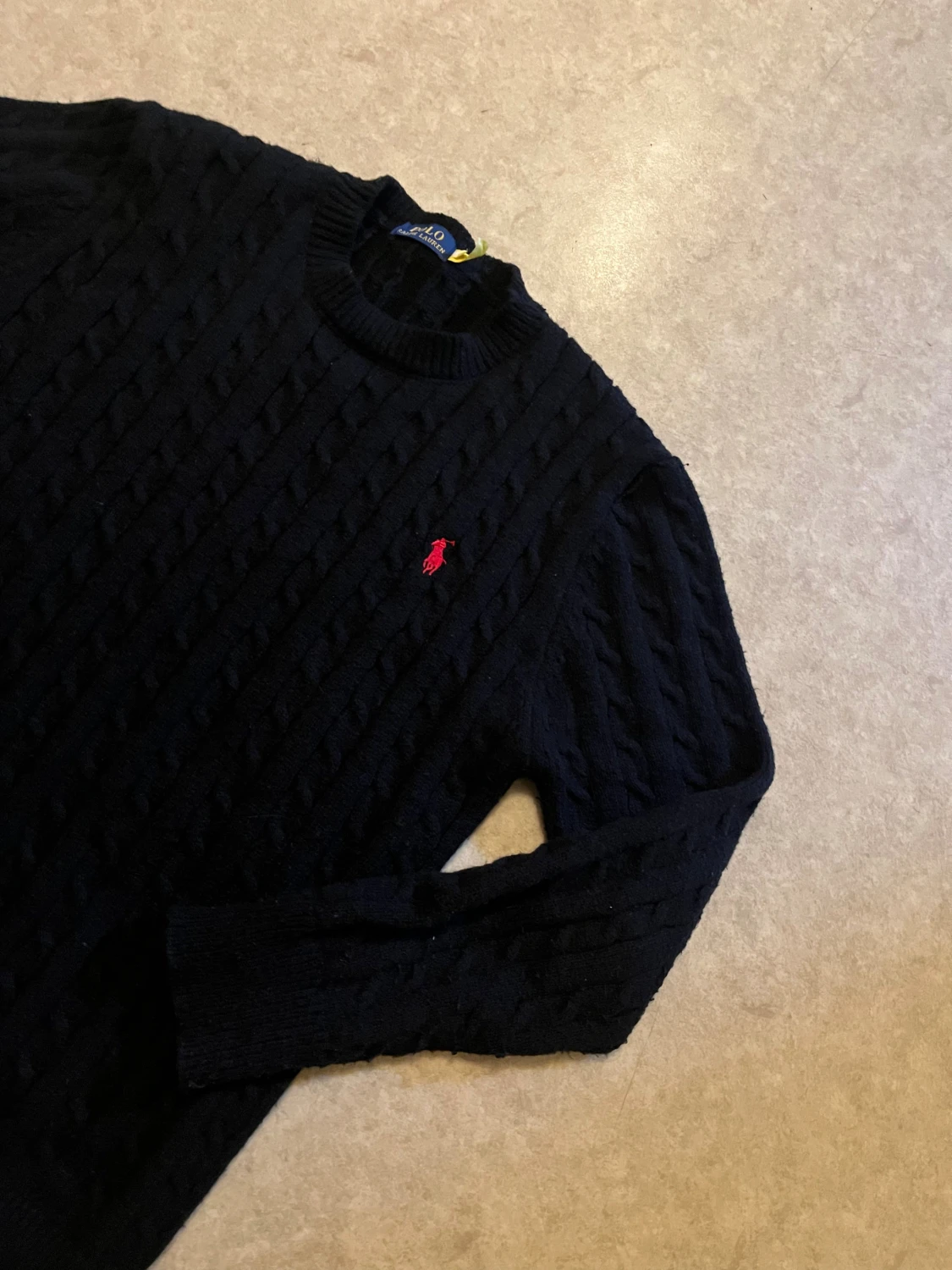 En svart stickad tröja från Polo Ralph laouren  - 2