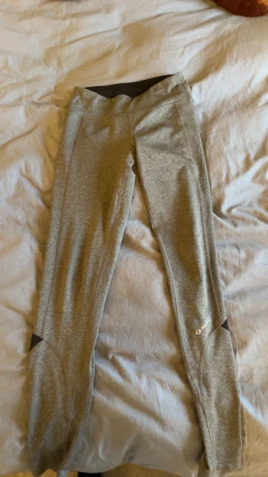 Träningstights - Fint skick, svarta detaljer