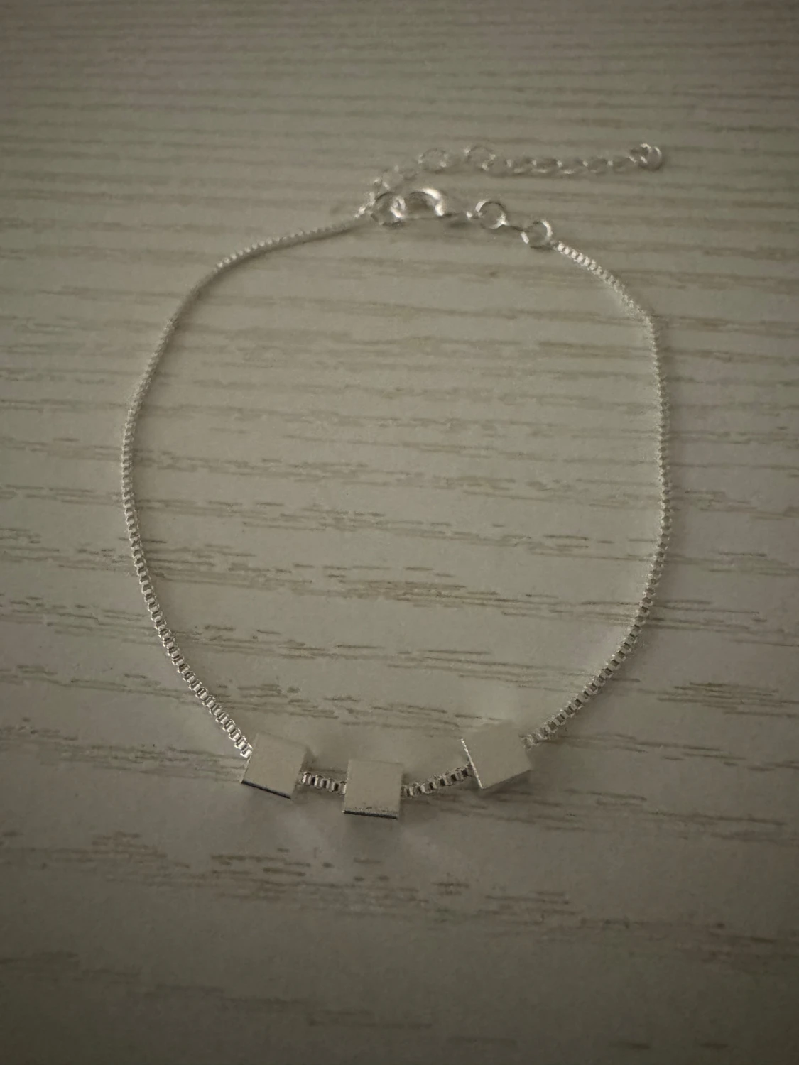 Silvrigt armband med kuber - 1